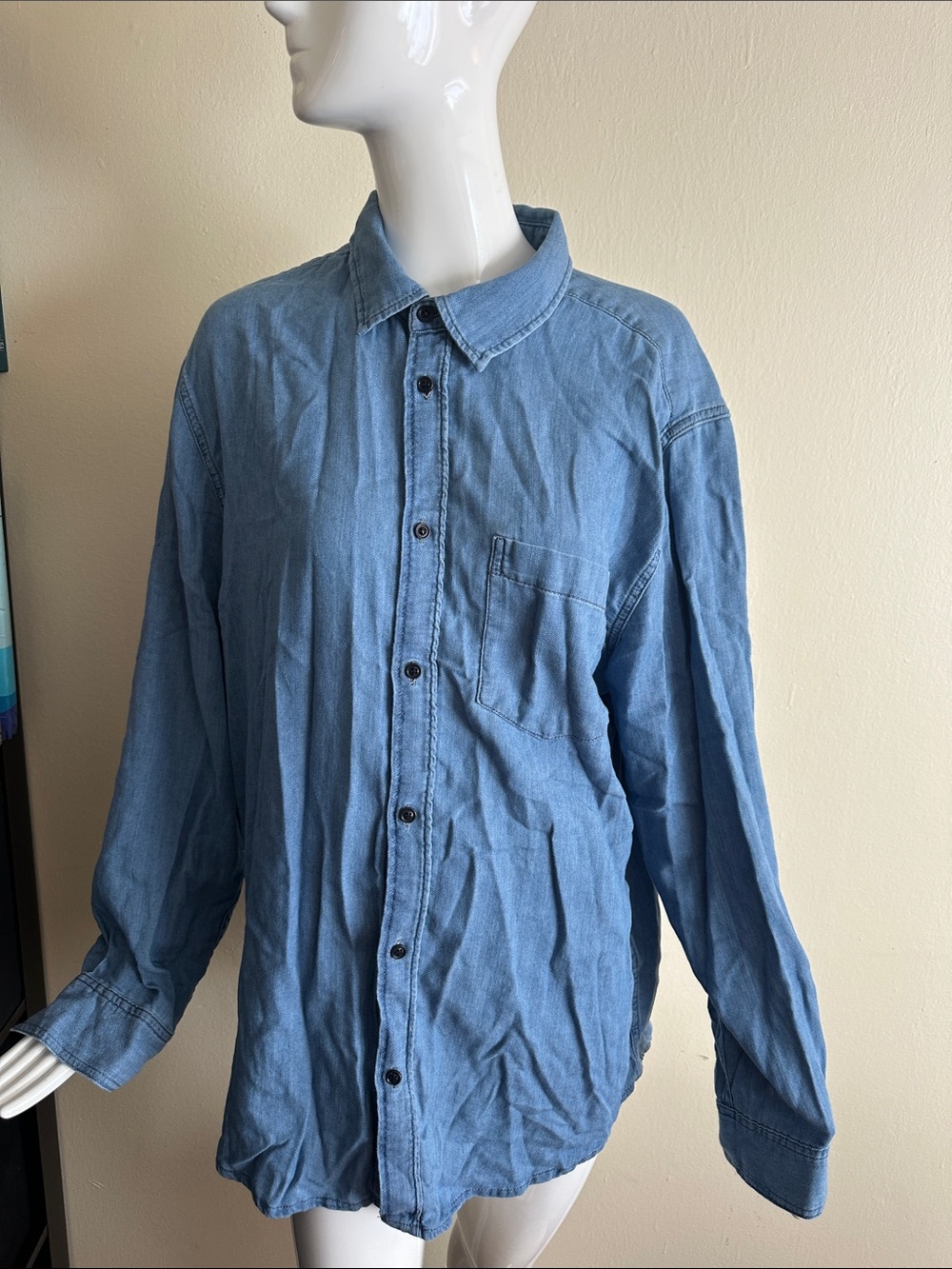 Men's Casual Light Blue Button-Down Shirt